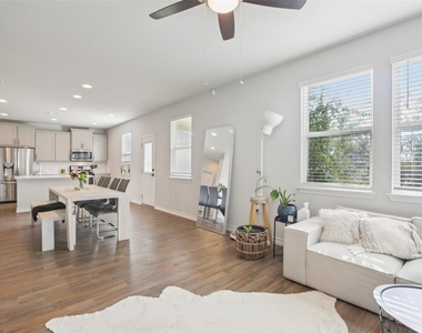 1913 Jacey Way - Photo Thumbnail 3