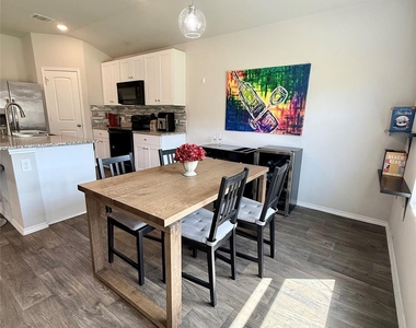 6013 Brocade Dr - Photo Thumbnail 6
