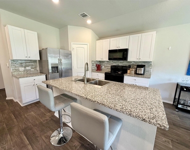 6013 Brocade Dr - Photo Thumbnail 5