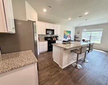 6013 Brocade Dr - Photo Thumbnail 4
