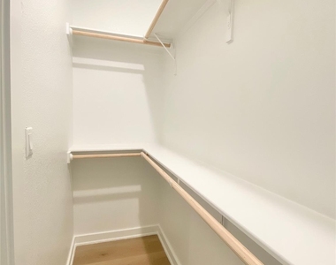 700 Horseshoe Dr - Photo Thumbnail 9