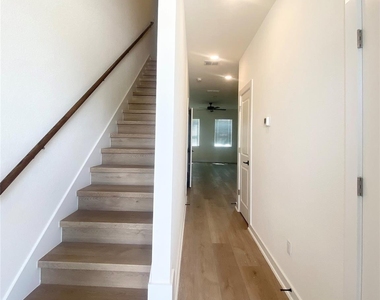 700 Horseshoe Dr - Photo Thumbnail 6