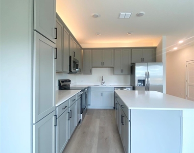 700 Horseshoe Dr - Photo Thumbnail 4