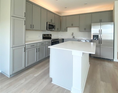 700 Horseshoe Dr - Photo Thumbnail 2