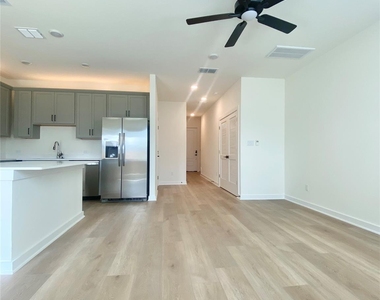 700 Horseshoe Dr - Photo Thumbnail 3