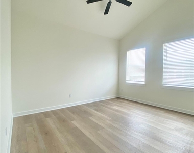 700 Horseshoe Dr - Photo Thumbnail 7