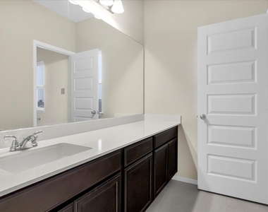 135 Lyndon Dr - Photo Thumbnail 14