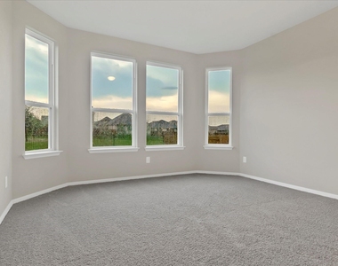 135 Lyndon Dr - Photo Thumbnail 8