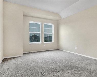 135 Lyndon Dr - Photo Thumbnail 9