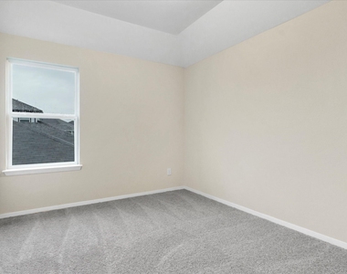 135 Lyndon Dr - Photo Thumbnail 12
