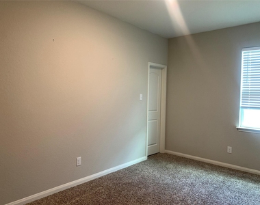 509 Congress Way - Photo Thumbnail 33