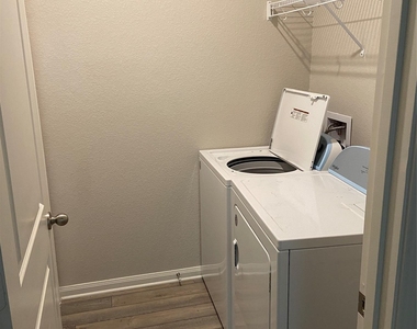 509 Congress Way - Photo Thumbnail 14