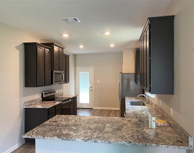 509 Congress Way - Photo Thumbnail 8
