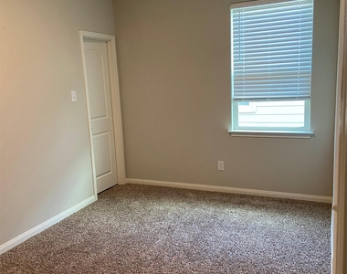 509 Congress Way - Photo Thumbnail 24