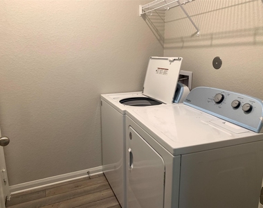 509 Congress Way - Photo Thumbnail 15