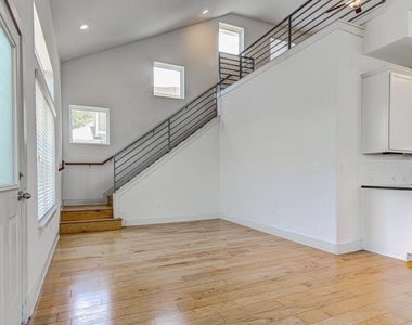 2117 Maxwell Ln - Photo Thumbnail 7