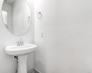 2117 Maxwell Ln - Photo Thumbnail 14