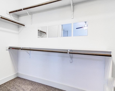 2117 Maxwell Ln - Photo Thumbnail 15