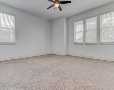 2117 Maxwell Ln - Photo Thumbnail 23