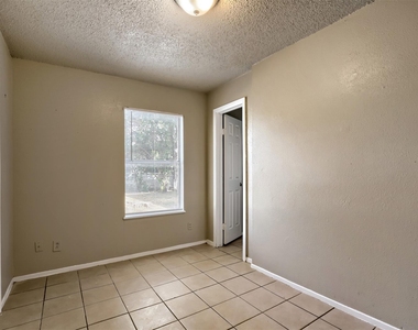 1302 Radcliff Dr - Photo Thumbnail 9