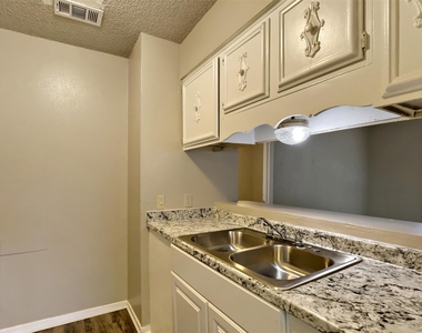 1302 Radcliff Dr - Photo Thumbnail 3