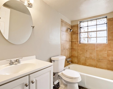 1302 Radcliff Dr - Photo Thumbnail 7