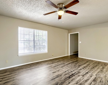 1302 Radcliff Dr - Photo Thumbnail 2