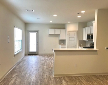 10408 Fulton Ave - Photo Thumbnail 4