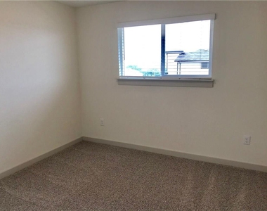 10408 Fulton Ave - Photo Thumbnail 15