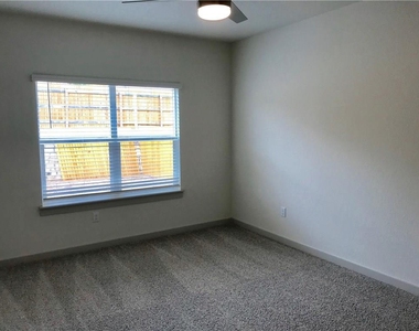 10408 Fulton Ave - Photo Thumbnail 7