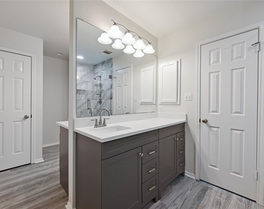 2217 Riker Ridge Trl - Photo Thumbnail 20
