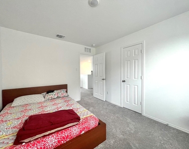 148 Bennington Dr - Photo Thumbnail 5