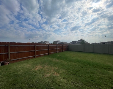 148 Bennington Dr - Photo Thumbnail 10