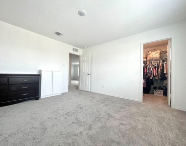 148 Bennington Dr - Photo Thumbnail 6
