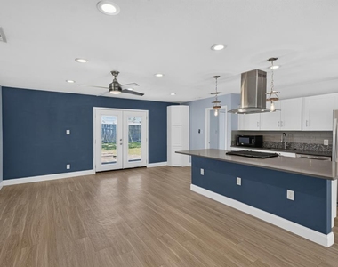 8602 Colonial Dr - Photo Thumbnail 7
