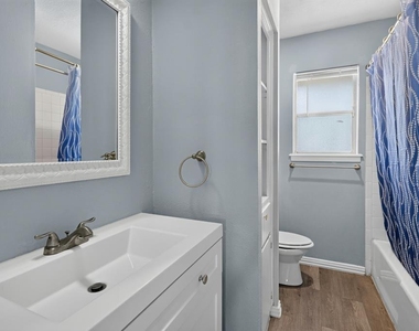 8602 Colonial Dr - Photo Thumbnail 19