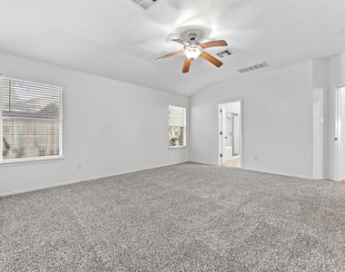135 Lear Ave - Photo Thumbnail 16