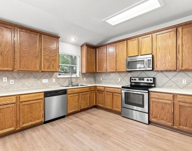 135 Lear Ave - Photo Thumbnail 12