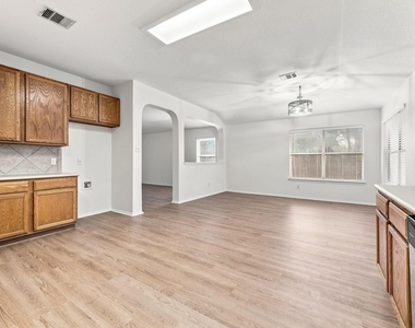 135 Lear Ave - Photo Thumbnail 10