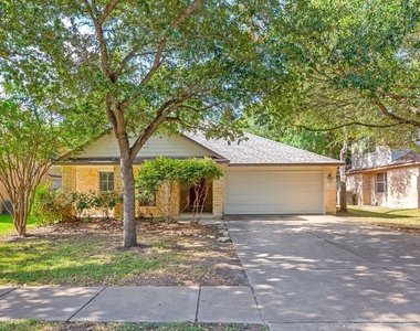 135 Lear Ave - Photo Thumbnail 1