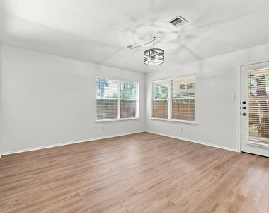 135 Lear Ave - Photo Thumbnail 15