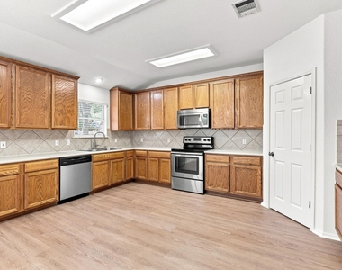135 Lear Ave - Photo Thumbnail 14