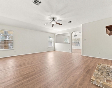 135 Lear Ave - Photo Thumbnail 3