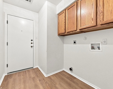 135 Lear Ave - Photo Thumbnail 25