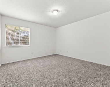 135 Lear Ave - Photo Thumbnail 22