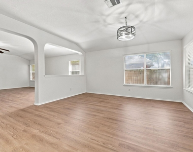 135 Lear Ave - Photo Thumbnail 8