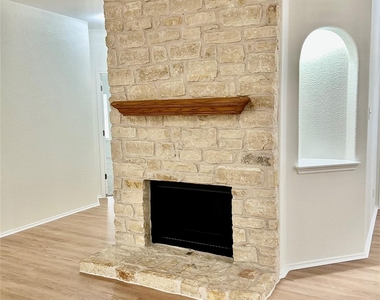 135 Lear Ave - Photo Thumbnail 6