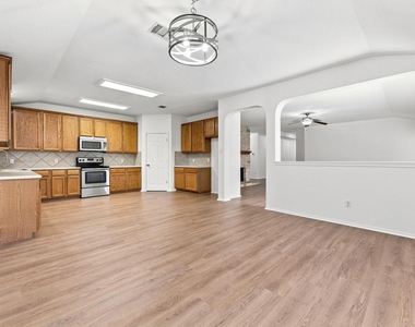 135 Lear Ave - Photo Thumbnail 9