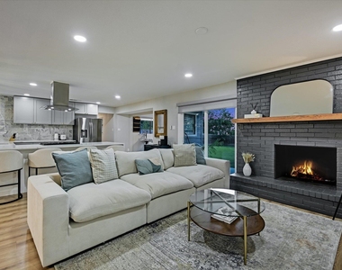 1006 Hollybluff St - Photo Thumbnail 6