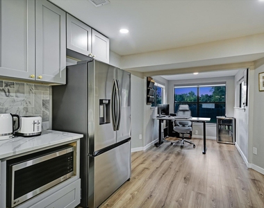 1006 Hollybluff St - Photo Thumbnail 11